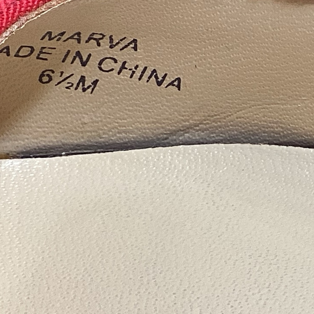 J.RENEE RED AND BLACK HEELS - Picture 9 of 12